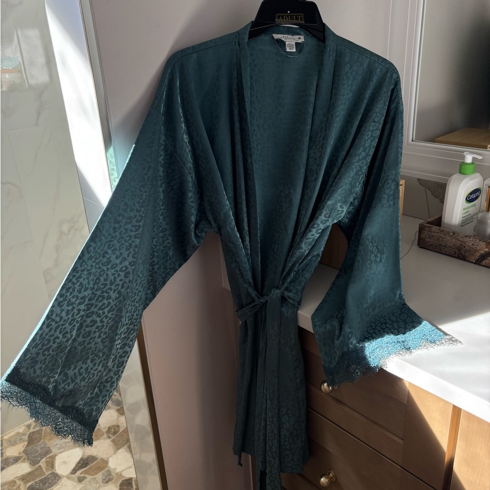 Elegant Teal Lace Trim Robe